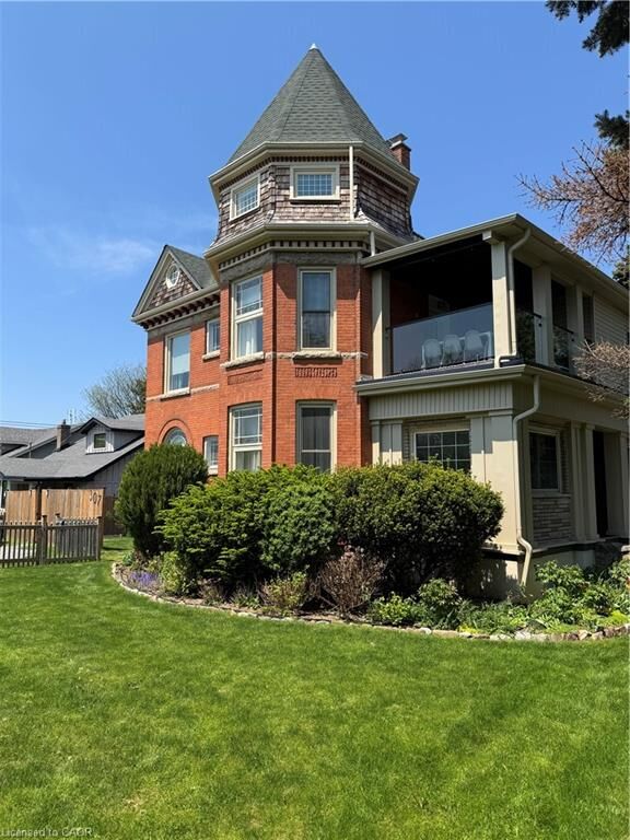 Property Photo: 307 Queenston Street Lower ON L2P 2X5