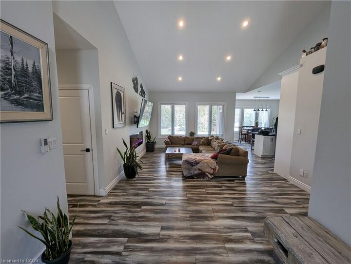 Property Photo:  38812 Vienna Street  ON N0M 2R0 