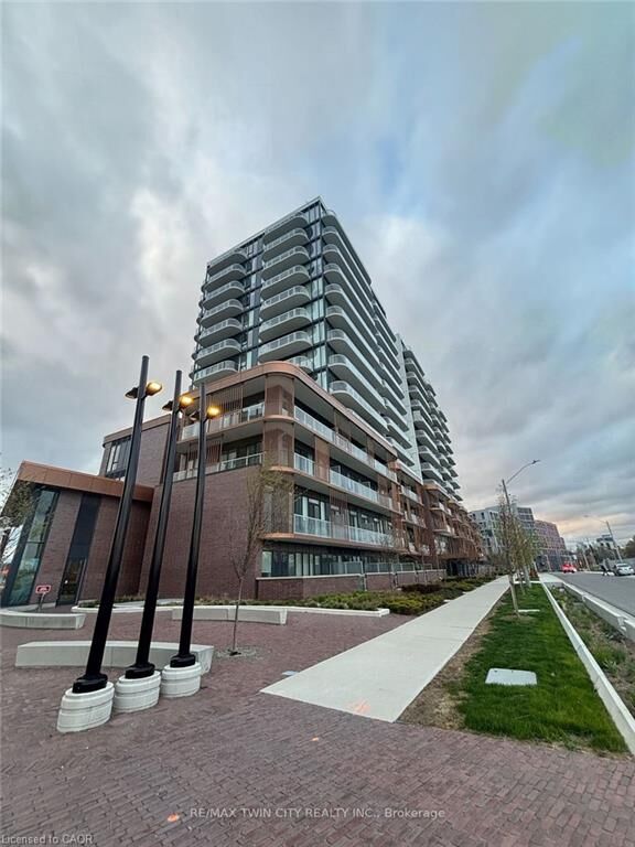Property Photo: 220 Missinnihe Way 1314 ON L5H 0A9