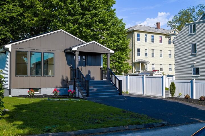 Property Photo:  10 Ashwood Street  MA 01604 