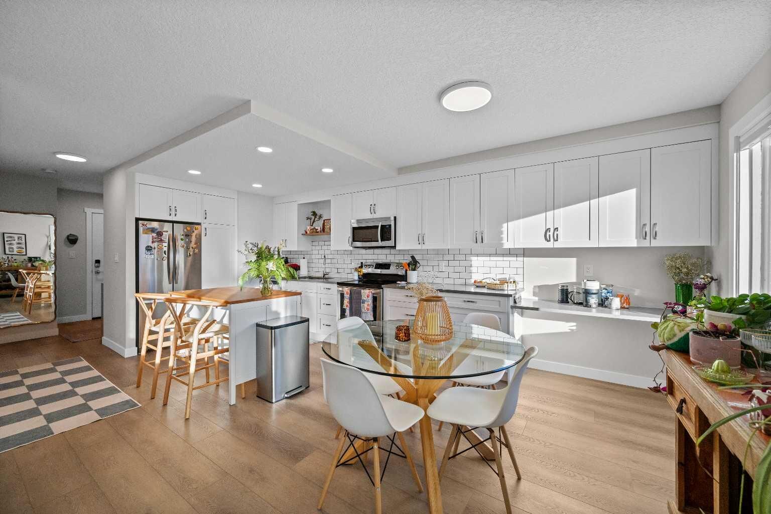 Property Photo: 1208 14 Avenue SW 201 AB T3C 0V9