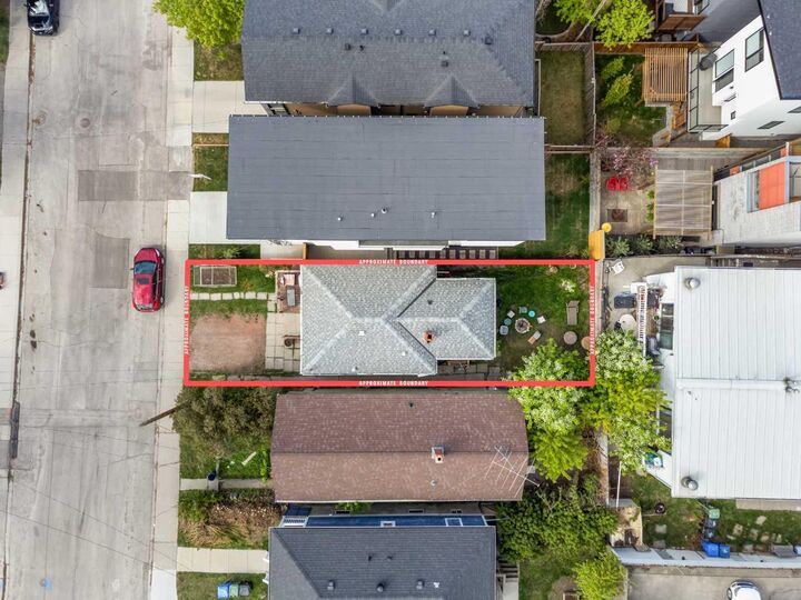Property Photo:  2520 16B Street SW  AB T2T 4L9 