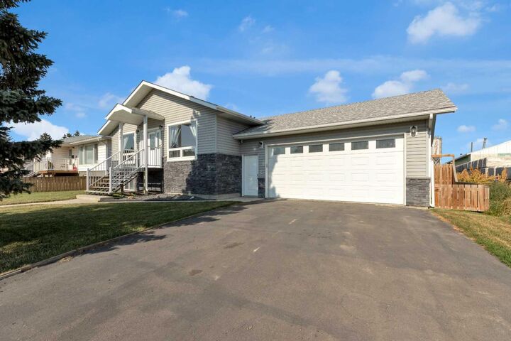Property Photo:  212 3 Street N  AB T0L 2B0 