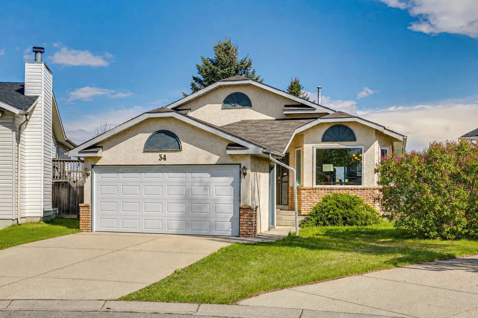 Property Photo: 34 Shawfield Place SW AB T2Y 1Y7