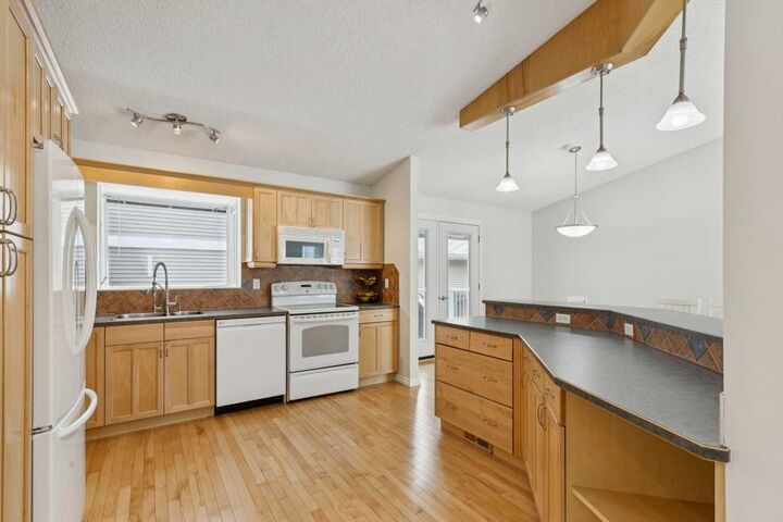 Property Photo: 44 Scenic Cove Circle NW AB T3L 1N1