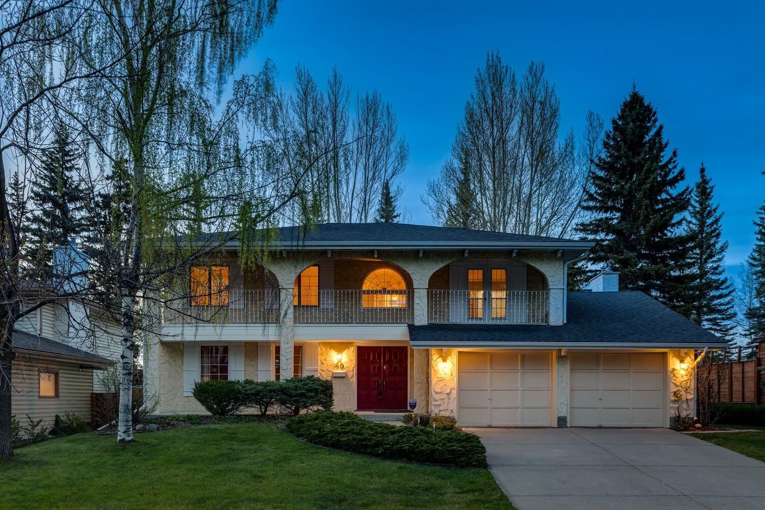 Property Photo:  40 Varston Place NW  AB T3A 0B7 