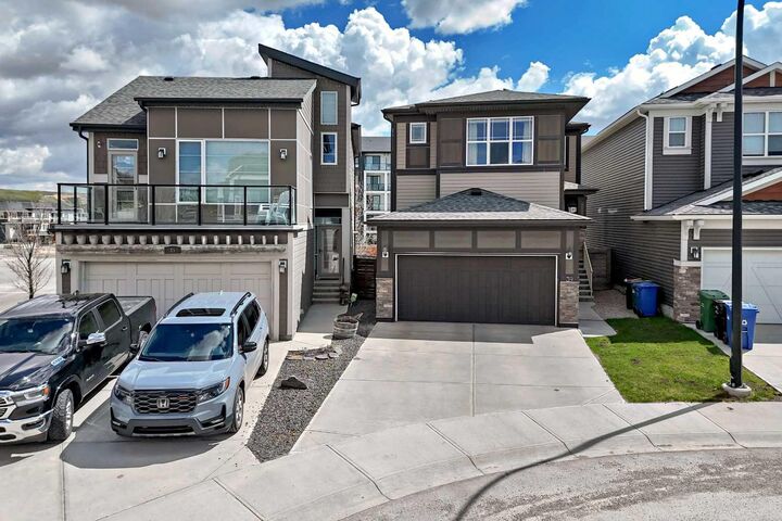 Property Photo:  39 Sage Bluff Mews NW  AB T3R 0X5 