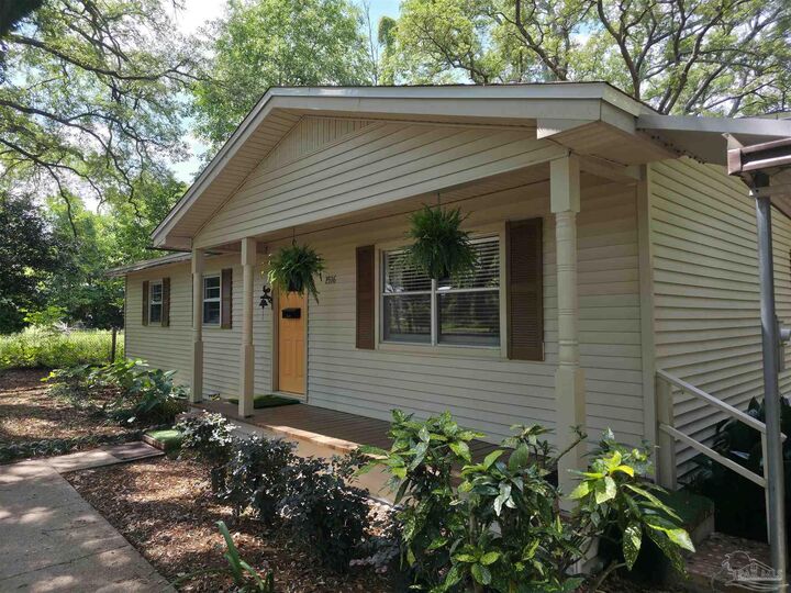 Property Photo:  1516 Zenda St  FL 32514 