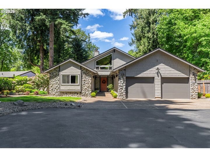 Property Photo: 41577 Deerhorn Rd OR 97478