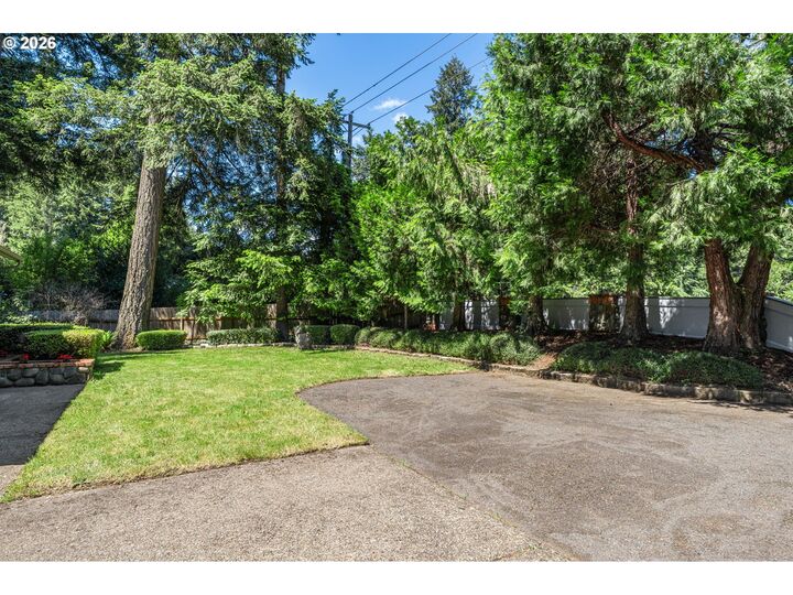 Property Photo: 45060 McKenzie Hwy OR 97489