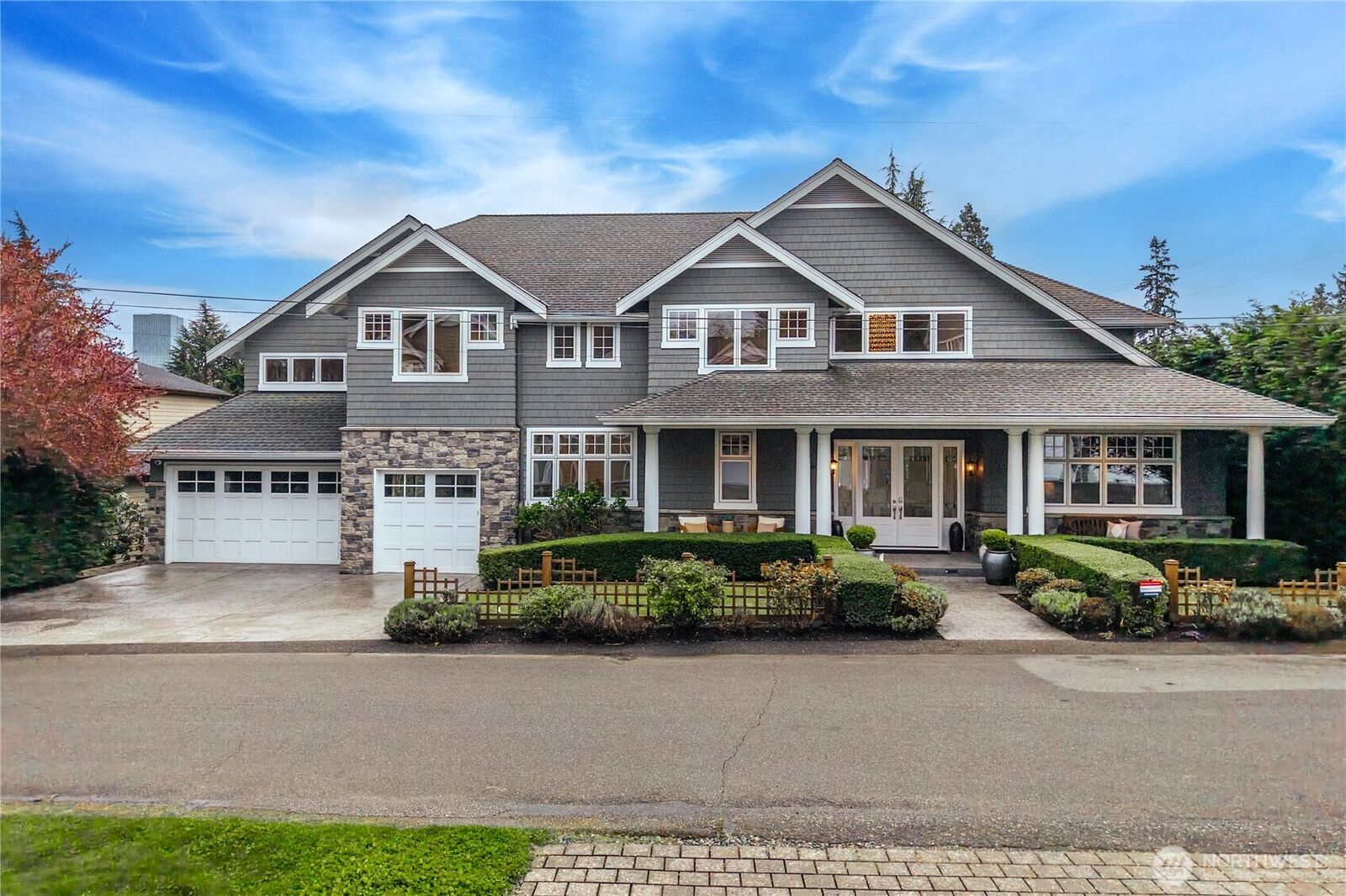 Property Photo: 10021 NE 16th Place WA 98004