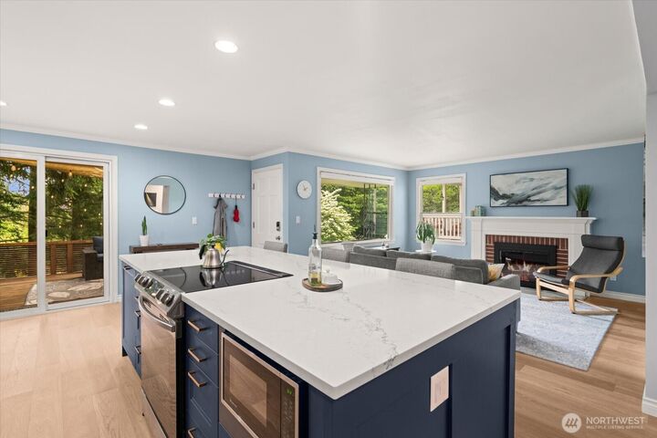 Property Photo:  2129  42nd Avenue SW  WA 98116 