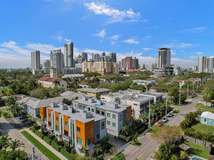 Property Photo: 924 NE 4th Street FL 33301