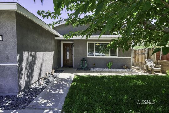 Property Photo:  1105 W Willow Ave  CA 93555 