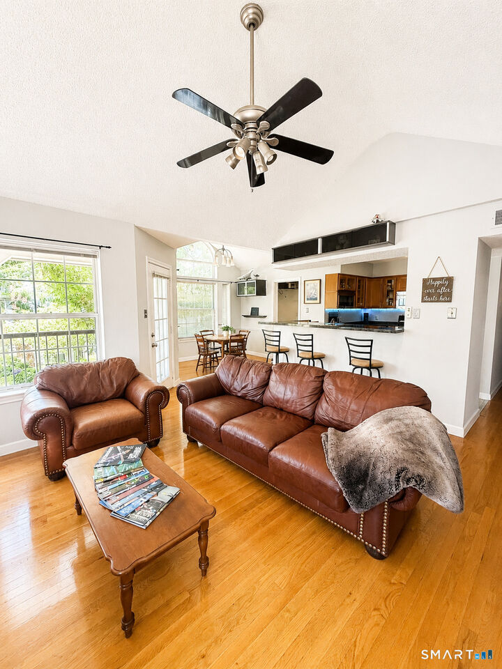 Property Photo:  31 High Street 8202  CT 06118 