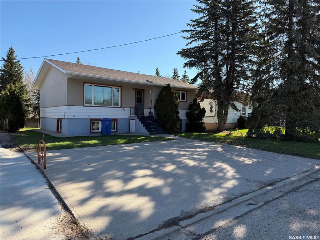 Property Photo: 206 Burns Avenue W SK S0E 1A0