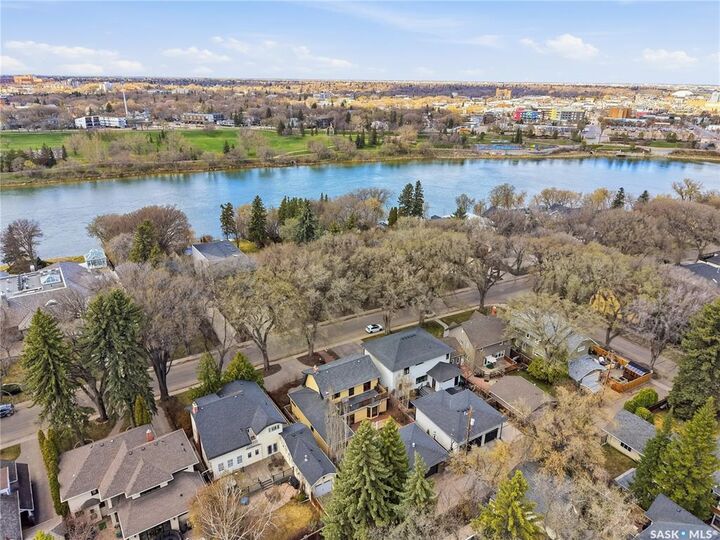 Property Photo: 208 Saskatchewan Crescent W SK S7M 0A5