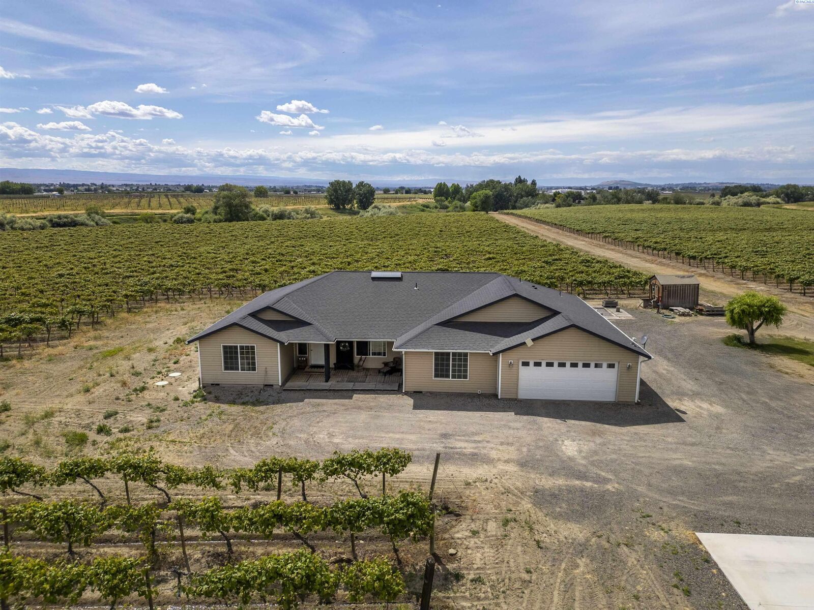 Property Photo:  2050 Olmstead Road  WA 98930 