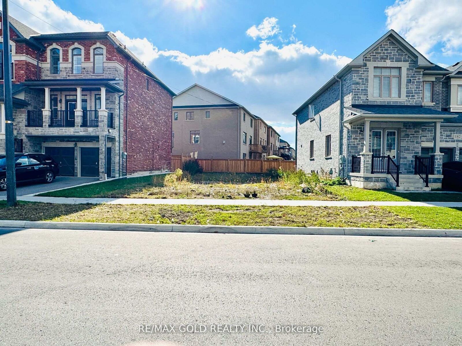 Property Photo:  180 Thornbush Boulevard  ON L7A 0G4 