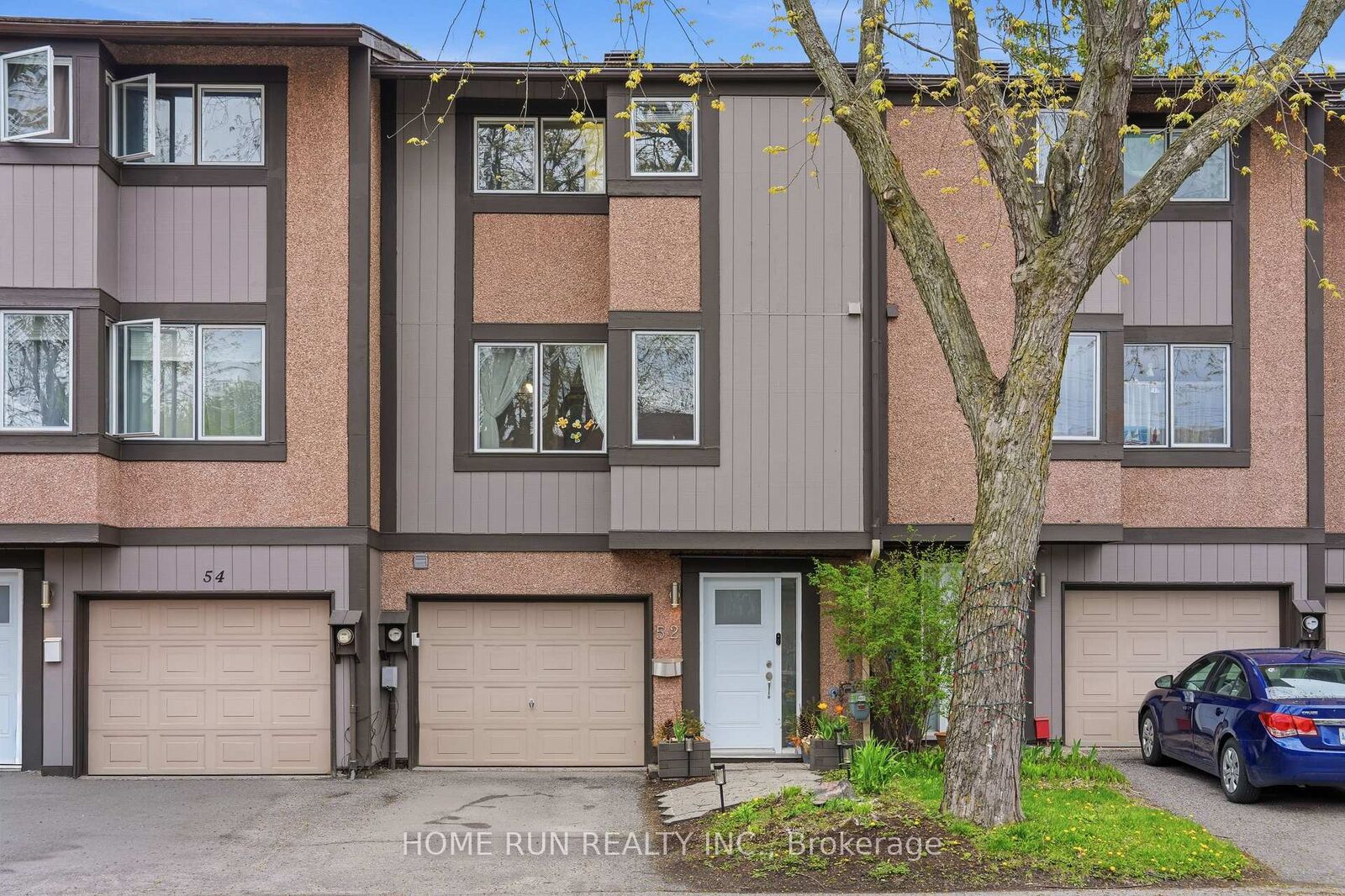 Property Photo: 52 Reaney Court ON K2K 1W8