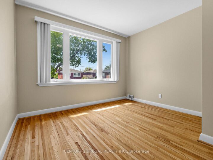 Property Photo:  1062 Glengrove Avenue  ON M6B 2K2 