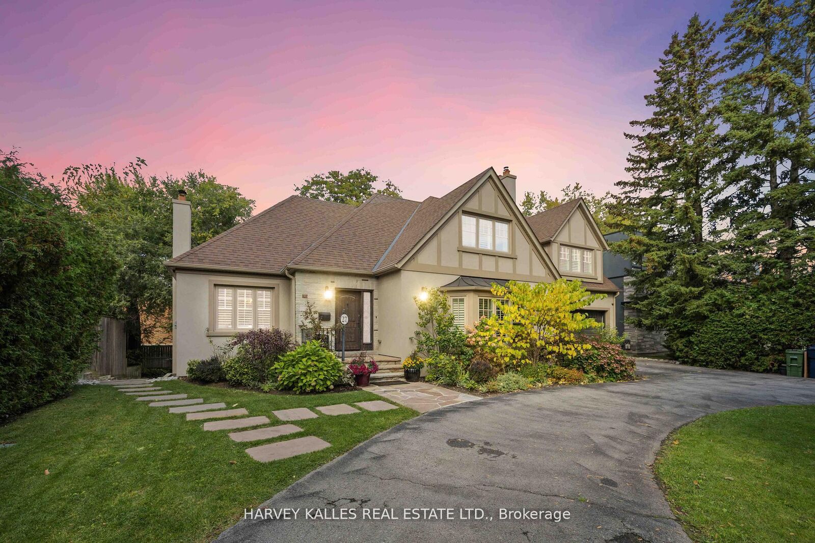 Property Photo: 27 Ashley Park Road ON M9A 4C9