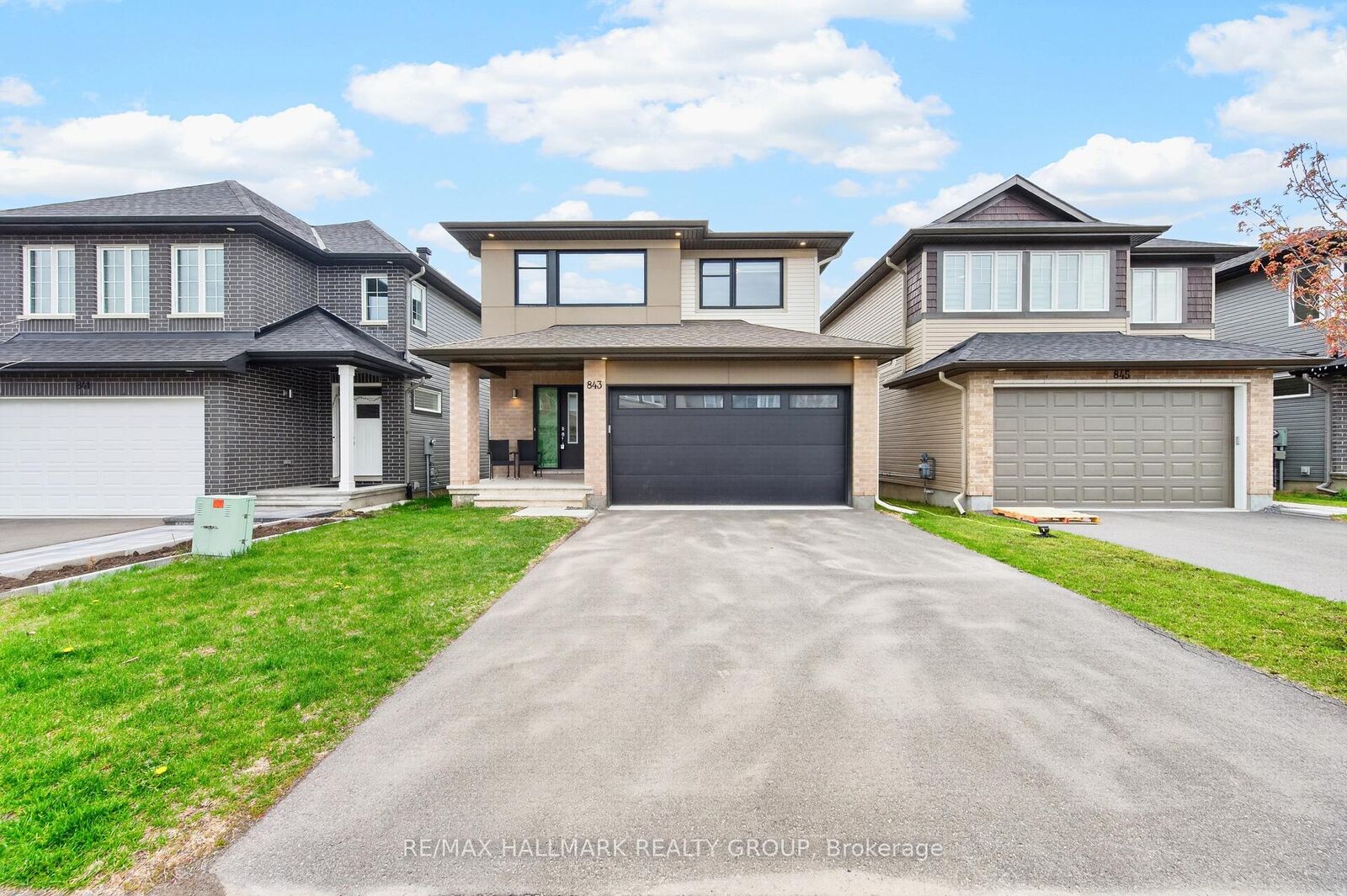 Property Photo:  843 Sendero Way  ON K2S 2W9 