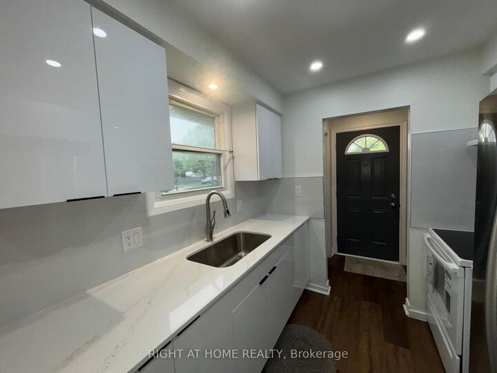 Property Photo: 8158 Paddock Trail Drive ON L2H 1X3