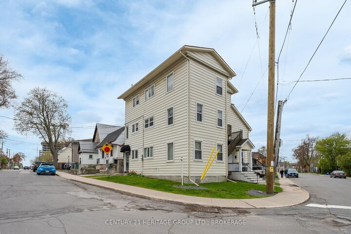 Property Photo: 432 Barrie Street ON K7K 3T9