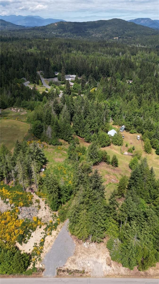 Property Photo:  2 Courtney Way  BC V0R 2W0 