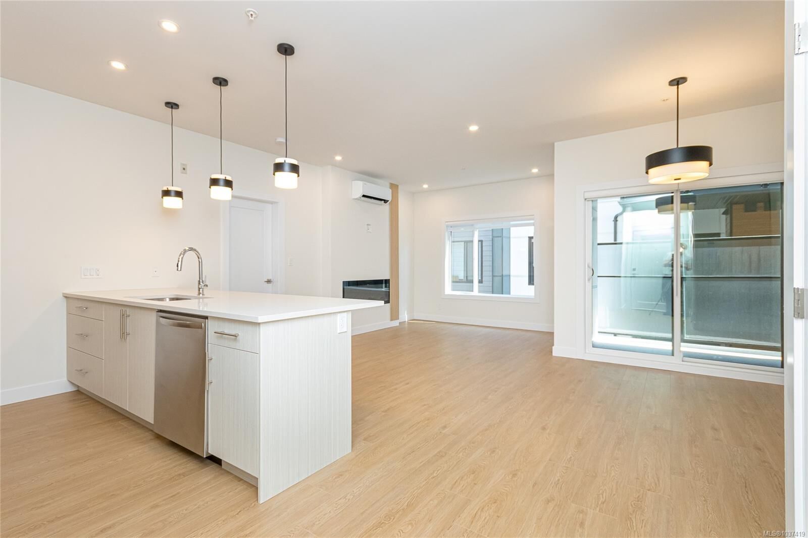 Property Photo:  918 Jenkins Ave 403  BC V9B 2N7 
