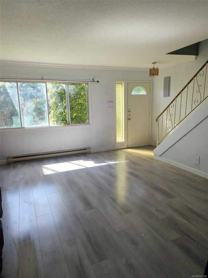 Property Photo: 976 Market St BC V8T 2E9