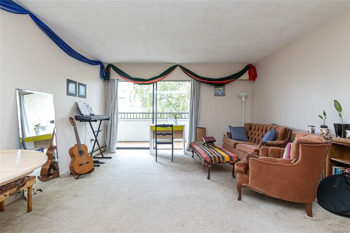 Property Photo: 1615 Belcher Ave 307 BC V8R 4N2