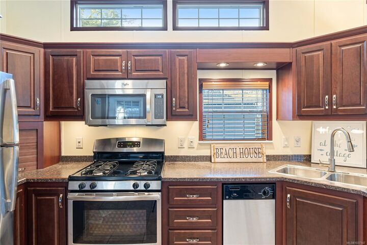 Property Photo:  3118 Elsie Lake Cir  BC V9R 0M3 