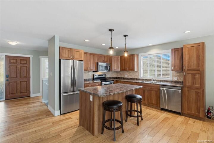 Property Photo: 220 Westwood Rd BC V9R 6S3
