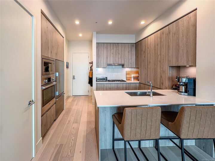 Property Photo:  501 Park Pl 301  BC V9A 0H3 