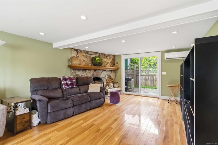 Property Photo:  9 Camden Ave  BC V8Z 1P6 
