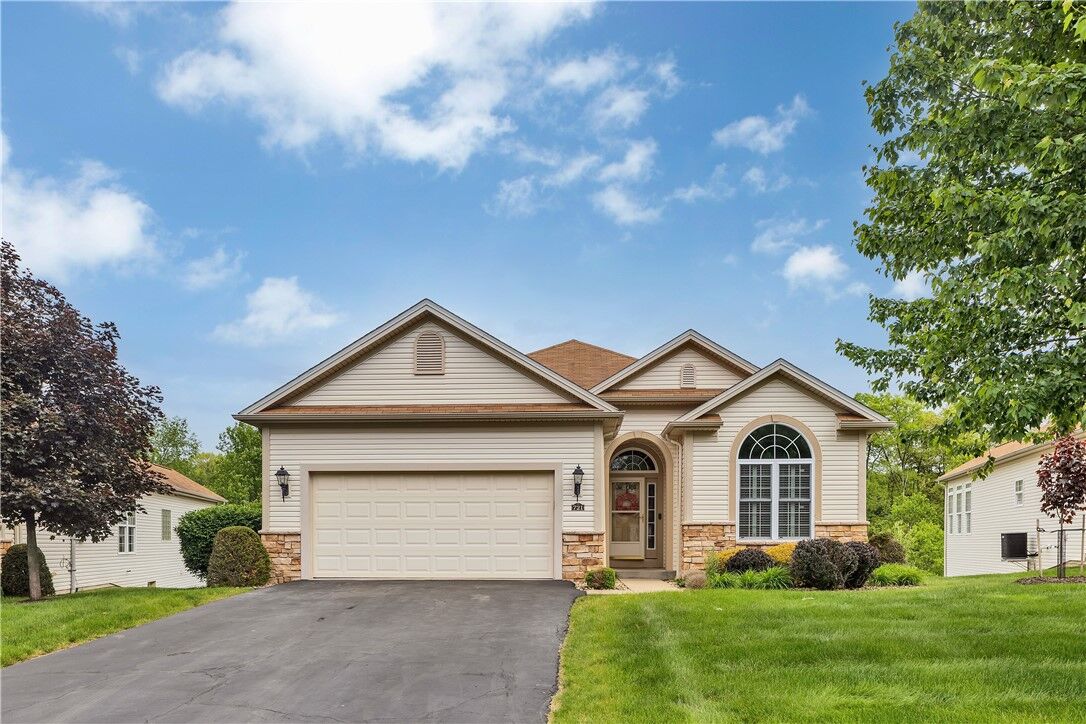 Property Photo: 721 Roosevelt Blvd PA 15042