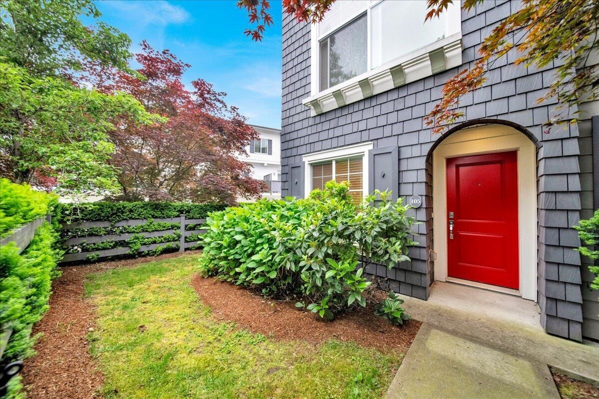 Property Photo: 15340 Guildford Drive 105 BC V3R 0C9