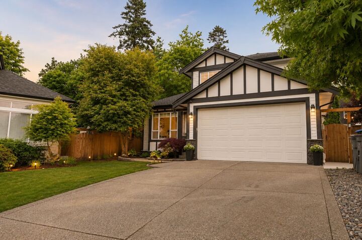 6928 182A Street — photo 1