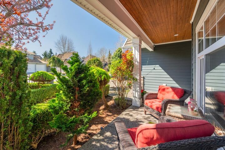 Property Photo: 15497 37A Avenue BC V3Z 0H6
