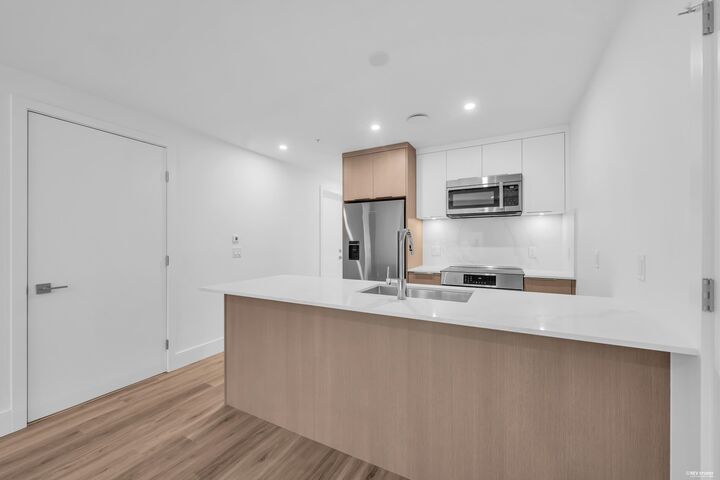 Property Photo: 2250 E 1st Avenue 104 BC V5N 0K2