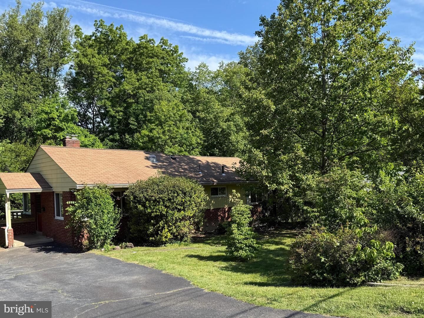 Property Photo:  7028 Bradley Circle  VA 22003 