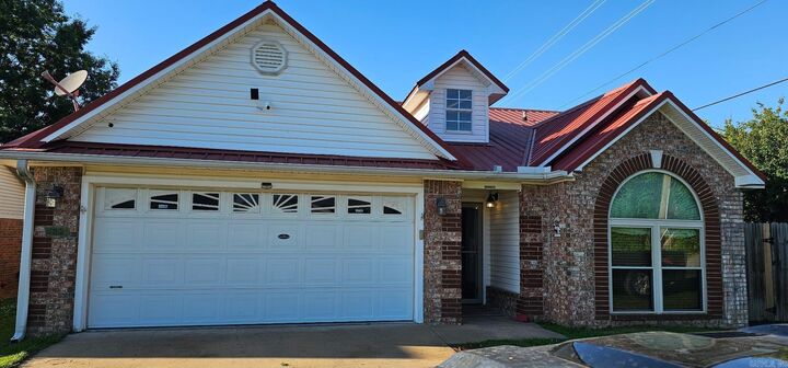 Property Photo: 3913 Kingsberry Drive AR 72956