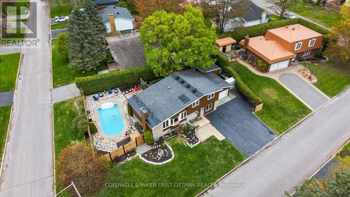 Property Photo:  14 Cramer Drive  ON K2H 5X4 