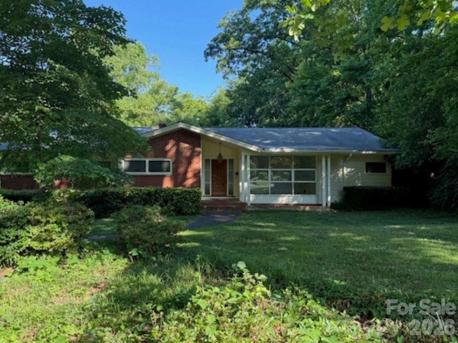 Property Photo:  2028 Ferncliff Road  NC 28211 
