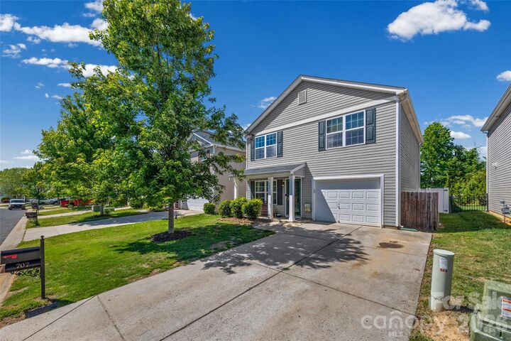 Property Photo:  707 Waterlemon Way  NC 28110 