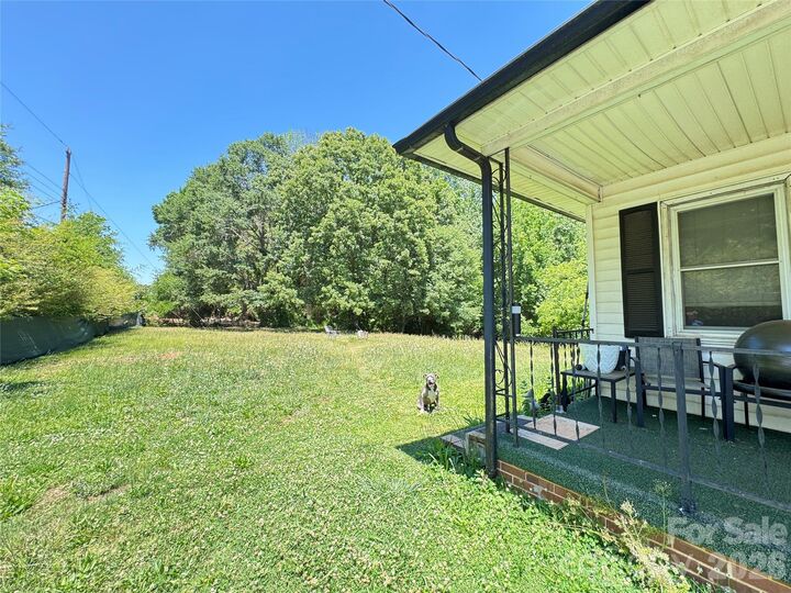 Property Photo: 704 Morningside Drive NC 28120