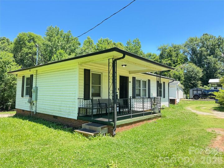 Property Photo:  704 Morningside Drive  NC 28120 