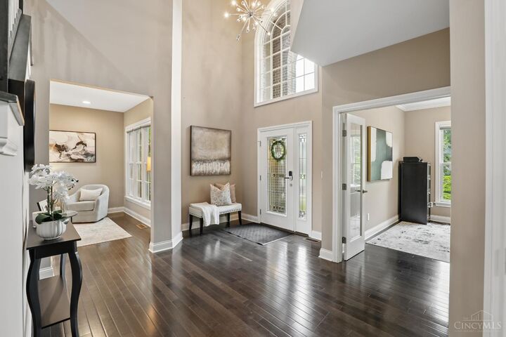 Property Photo: 431 Trailview Court OH 45244